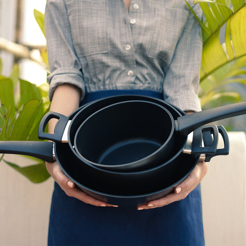 8 Essential Pots and Pans – Lid & Ladle